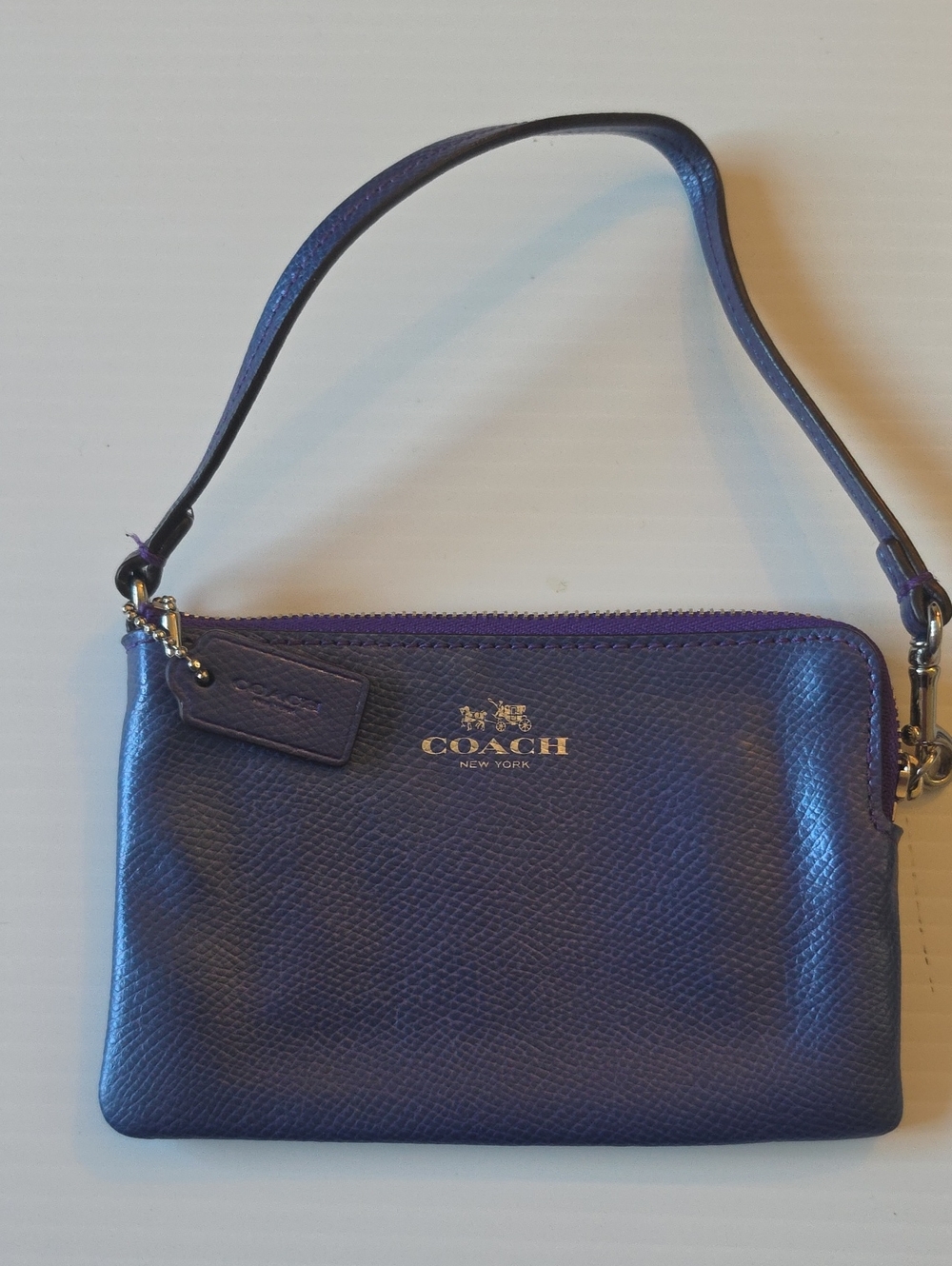 Coach Purples Corner Zip Pebbled Leather Wristlet. J1532-F53429. 6×4